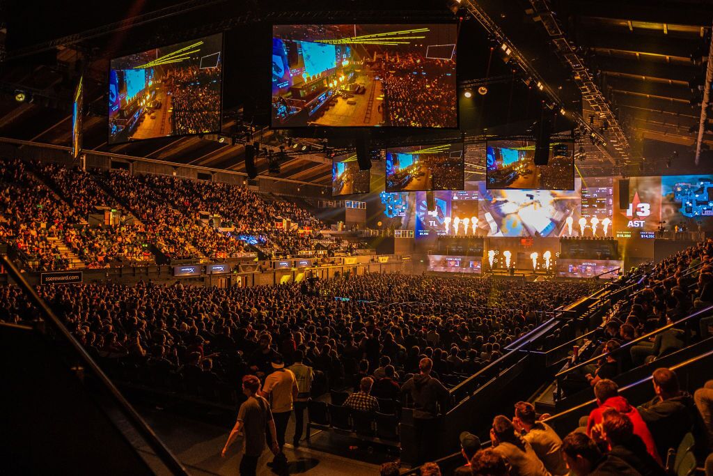 Fans enjoying CS:GO at FaceIt Major at The SSE Arena, Wembley (Photo courtesy of Getty Images)