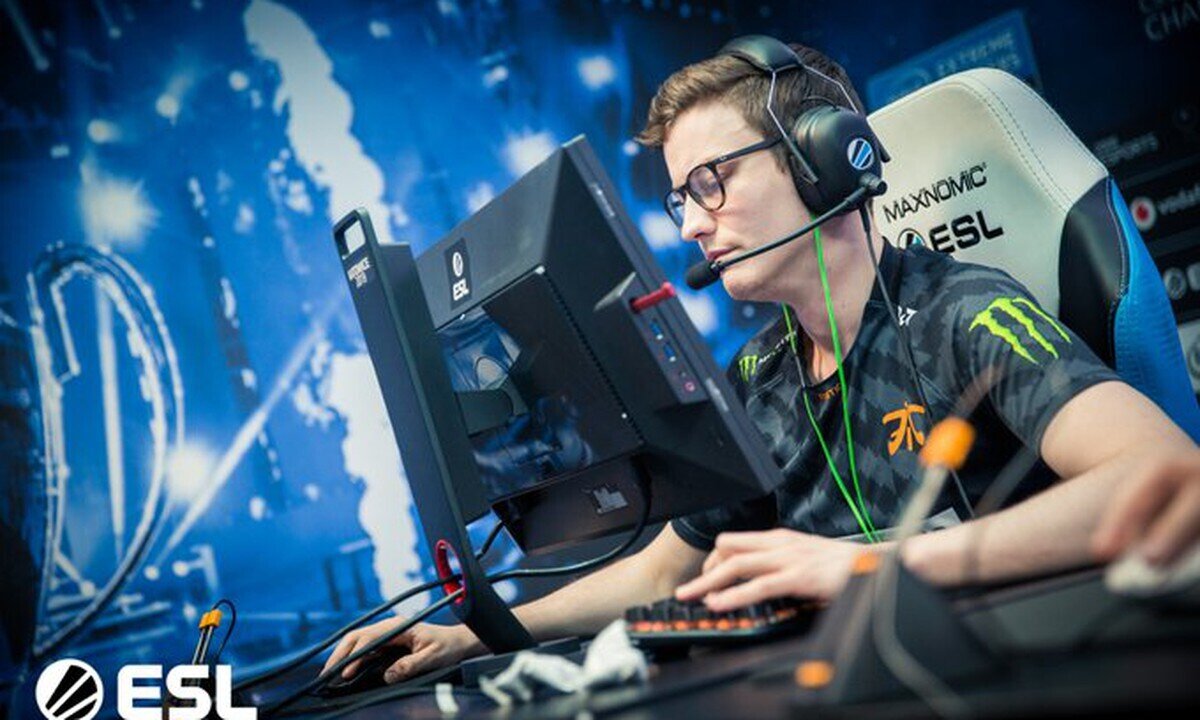 Arguably the biggest story coming off Day 1 at the Major is that of Fnatic being winless in their opening two bouts. (Photo courtesy of ESL)