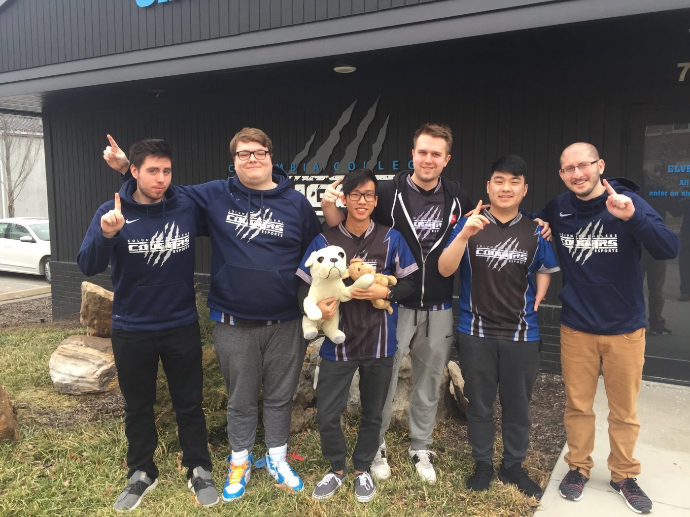 The Columbia Cougars are among our early favorites for qualification to the LoL College Championships. (Photo courtesy of @Cougar_eSports / Twitter)