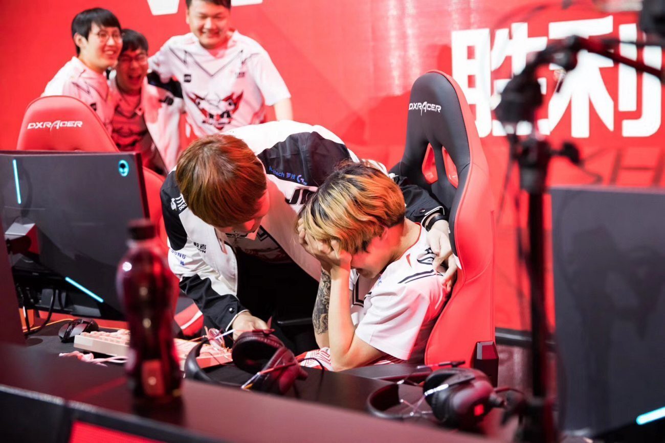 JD Gaming and Invictus Gaming advance to the LPL Grand Finals. (Photo courtesy of @lplenglish / Twitter)