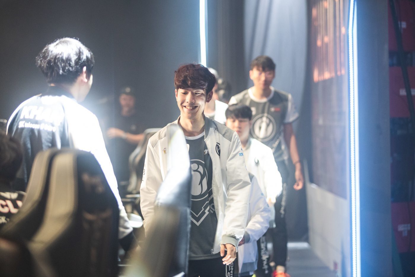 Seung-lok “TheShy” Kang and defending world champions Invictus Gaming sealed a 4-0 start to the Mid-Season Invitational with a record-breaking win over Korean representatives SK Telecom T1. (Photo by David Lee/Riot Games)