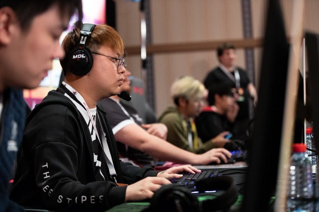Mineski squeaked by in the group stage, heading to the playoffs in the SEA Qualifier for TI9. (Image via Mineski)