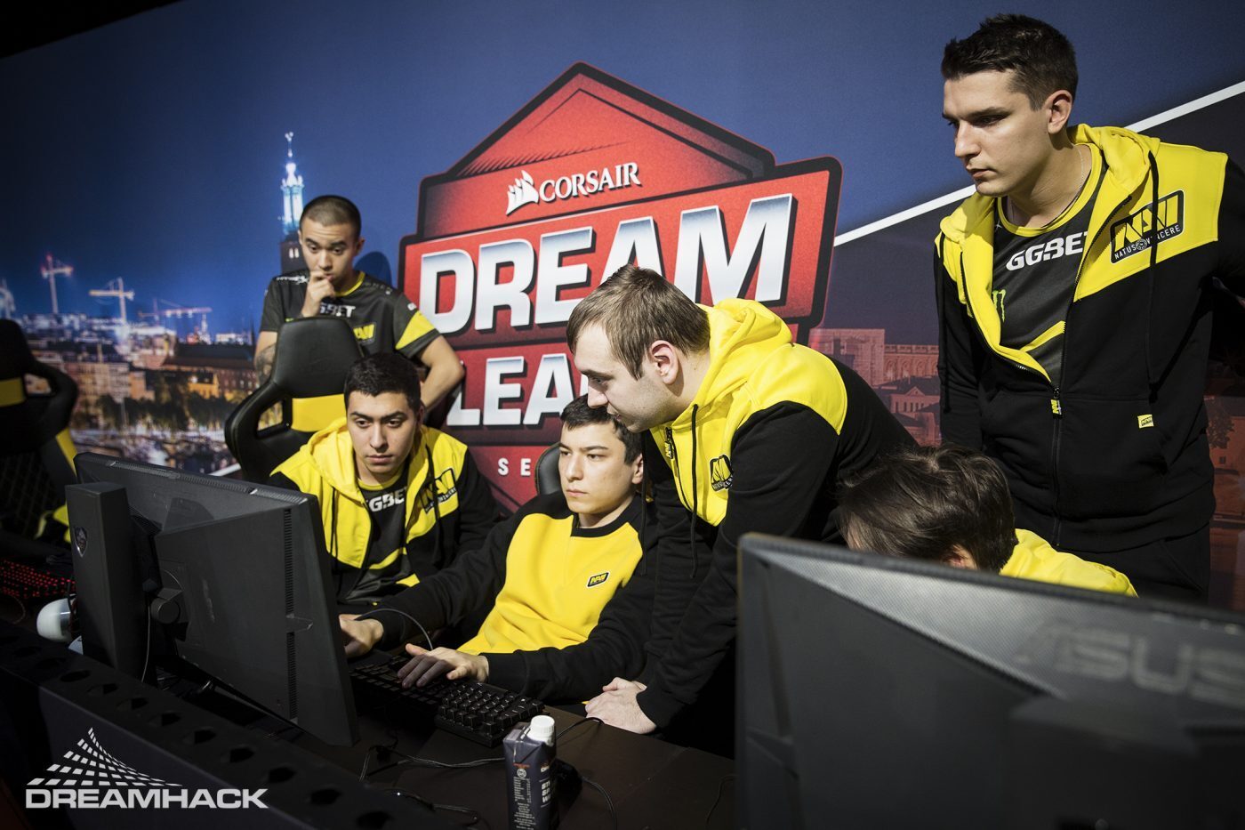 A fan-favorite organization, Natus Vincere is ready for success with a new generation of players. (Image via DreamLeague / Photo by Jennika Ojala)