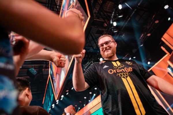 Lucas “Cabochard” Simon-Meslet was all smiles after Vitality’s 2-0 weekend. Image via Riot Games.