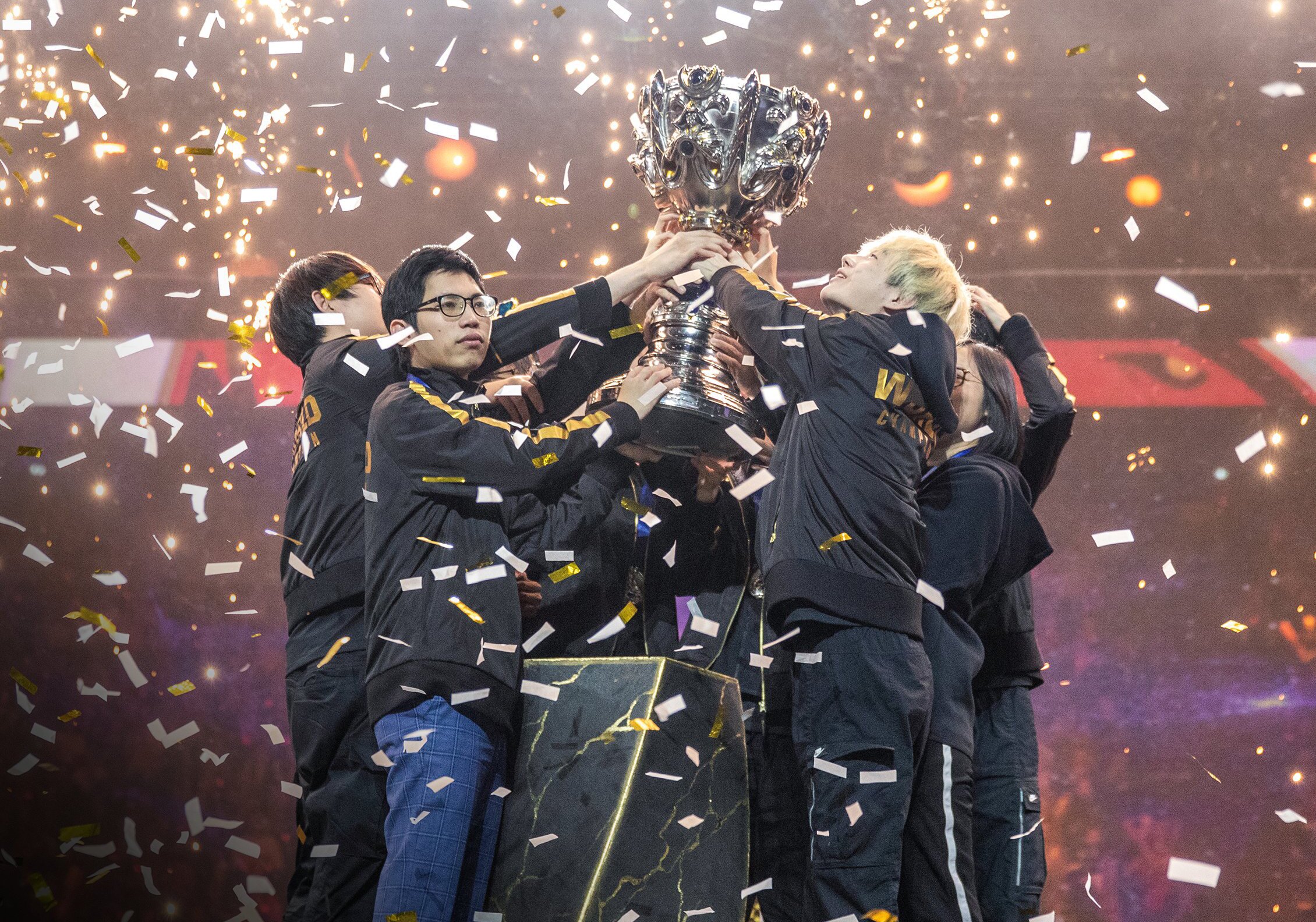 FPX looked overwhelmed to start Worlds 2019 but won 12-straight to claim victory in the Finals (Photo via lolesports/twitter)