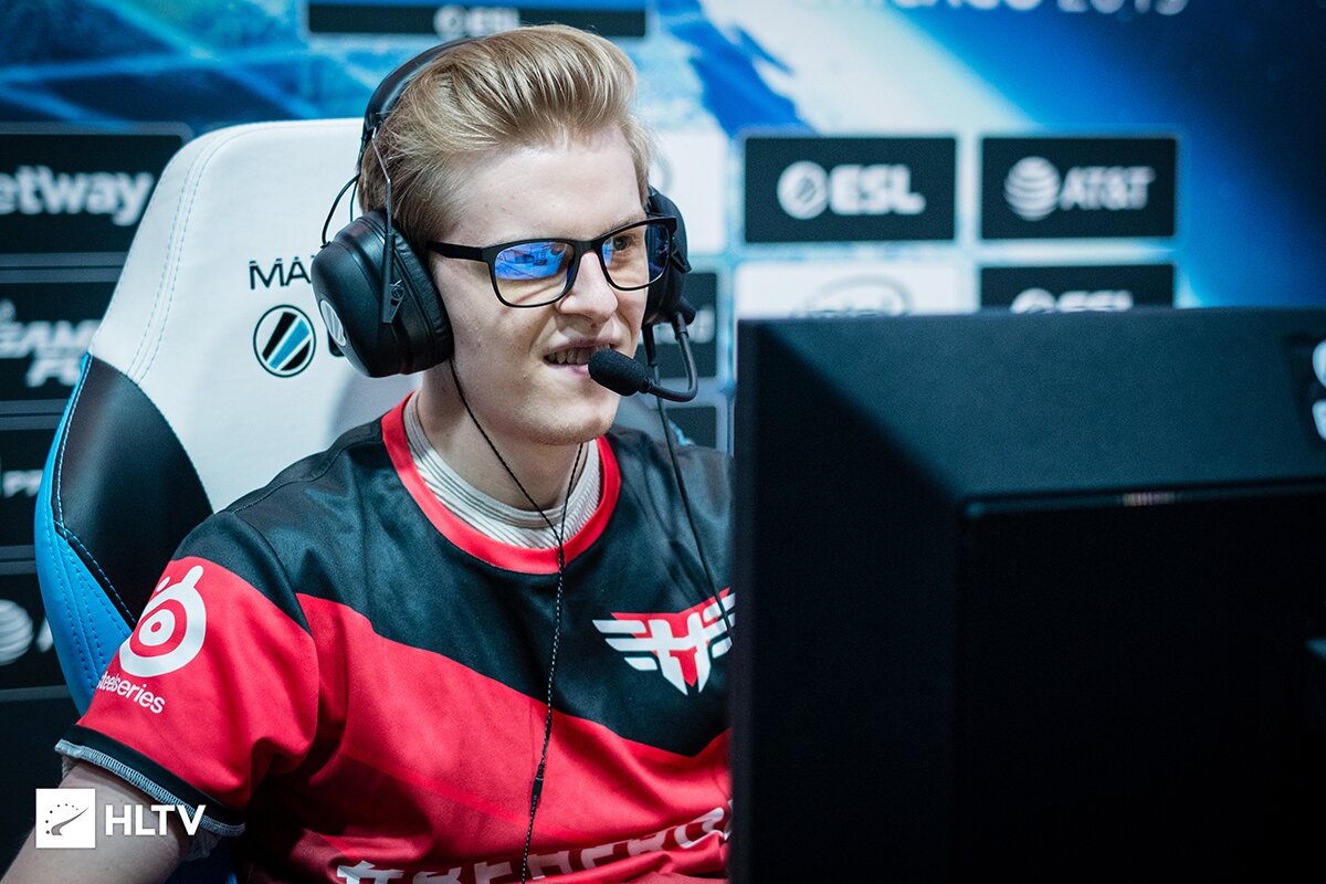 NaToSaphiX will play mousesports as woxic could not attain a visa for the United States (Photo via HLTV)