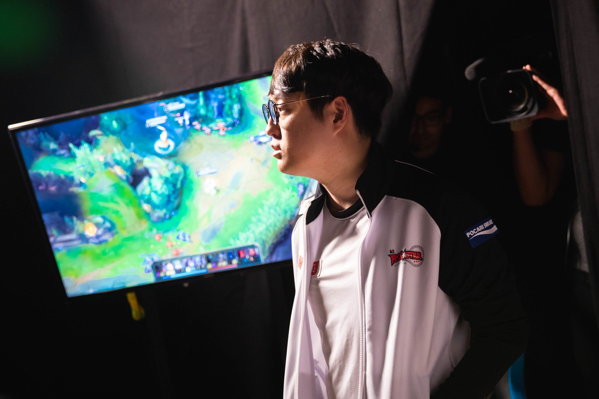 Just days after retiring from competitive play, Mata joined RNG as their new head coach (Photo via Riot Games)