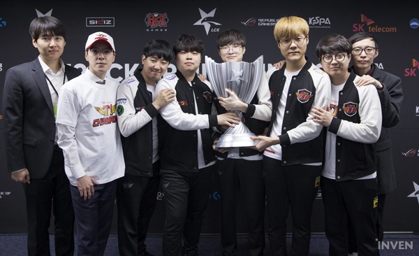 Mata (2nd from Right) helped push SKT back to the top of the Korean League of Legends scene (Photo via Inven Global)