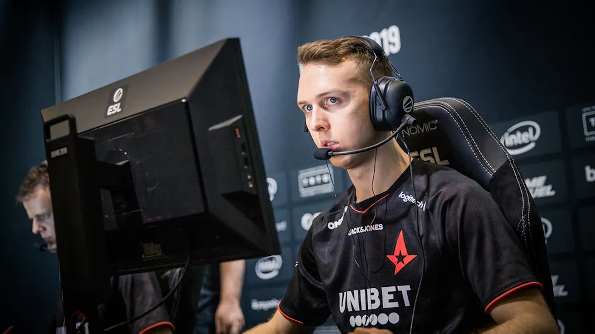 Gla1ve steps down from Astralis for three months due to burnout. JUGi to stand in his place on Astralis (Photo via ESL)