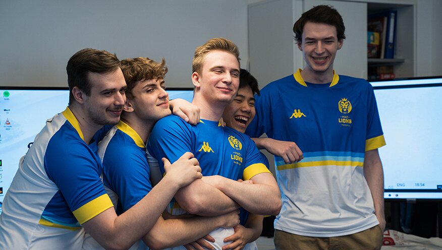 Mad Lions celebrate defeating g2