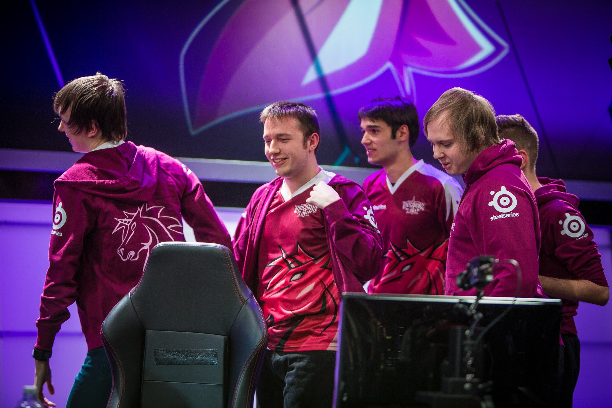 Vizicsacsi would earn his reputation as a mold-breaker in the top lane during his time with Unicorns of Love (Photo via Riot Games)