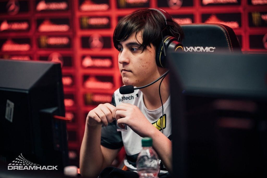 Chicken Fighters Hold Close Against Na’Vi at ESL One