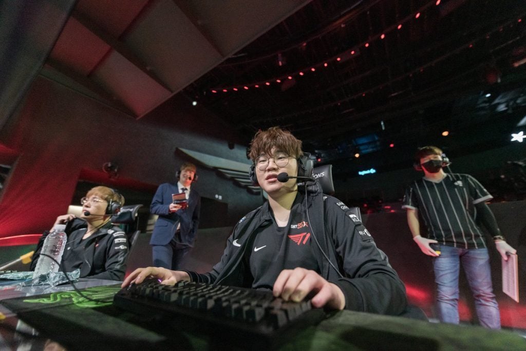 LCK Week Ten: T1 Stick with Clozer