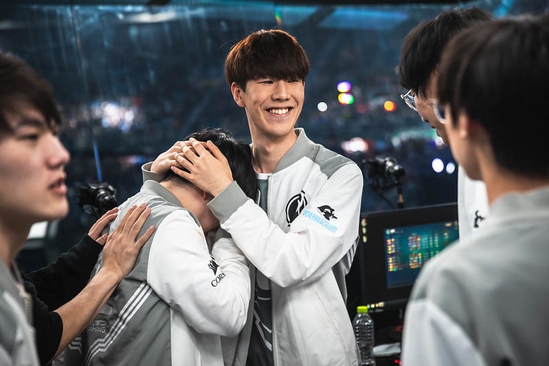 TheShy hugs Rookie after winning Worlds 2018