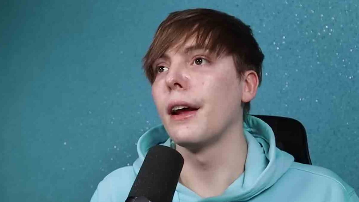 FLY LS at a microphone