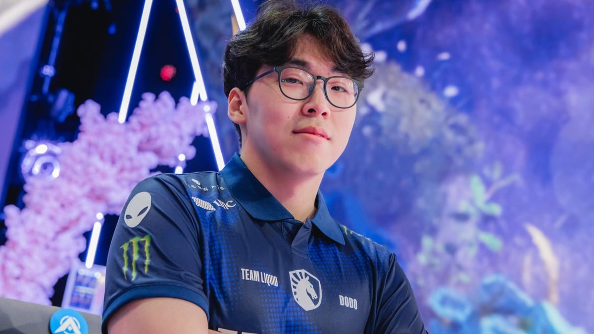 TL Yuuji onstage for Split 2