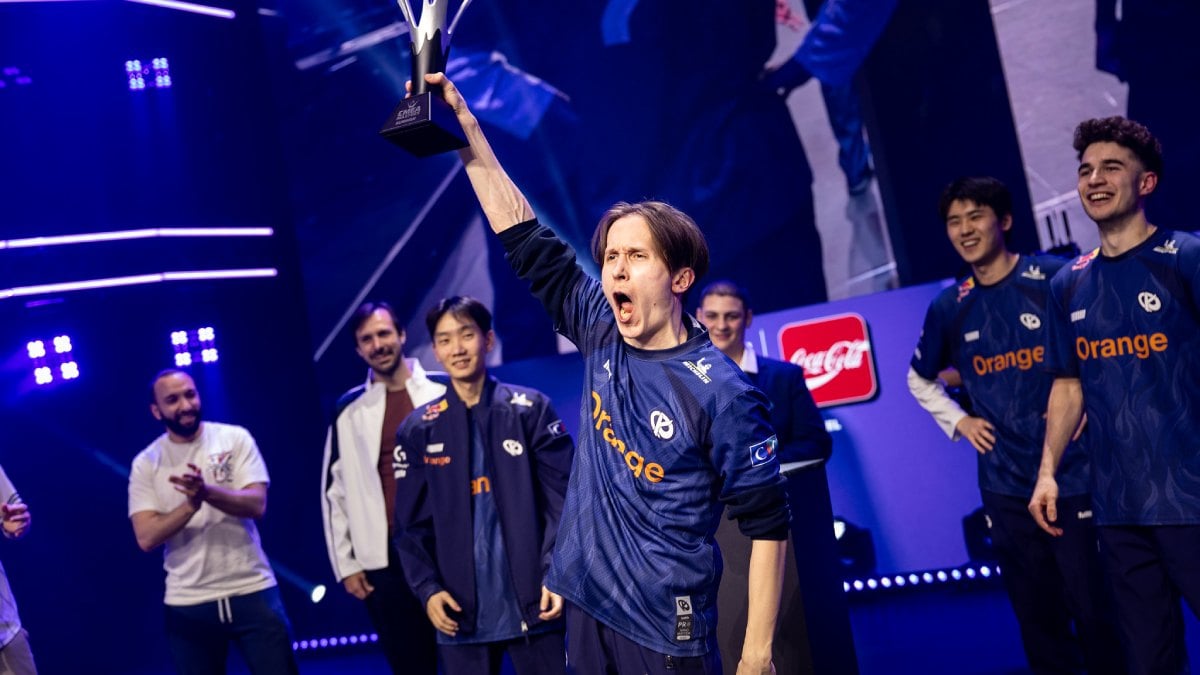 Maynter with EM trophy