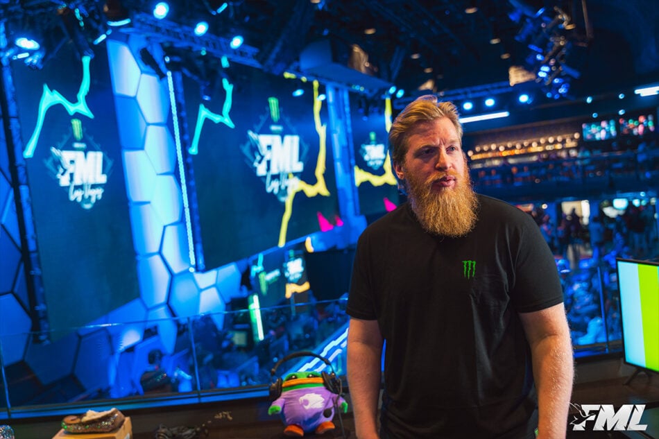 fl0m CS2 Settings: Mouse, Crosshair, Viewmodel & More (2026)